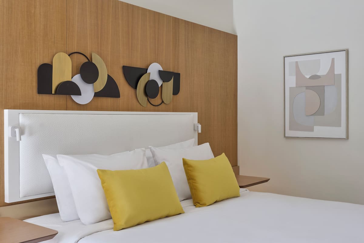 1 Schlafzimmer, kostenlose Minibar, Zimmersafe, Schreibtisch