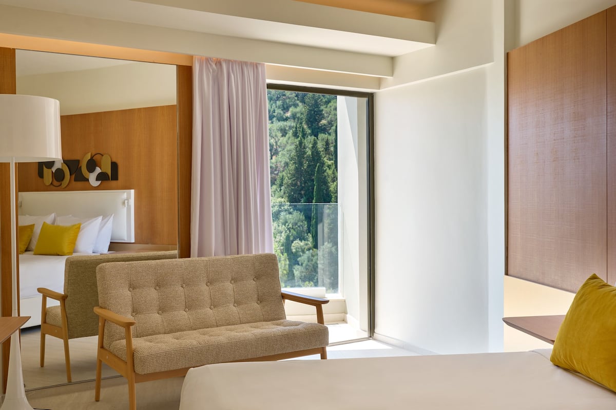 Deluxe Double/Twin Room Side Sea View | 1 Schlafzimmer, kostenlose Minibar, Zimmersafe, Schreibtisch