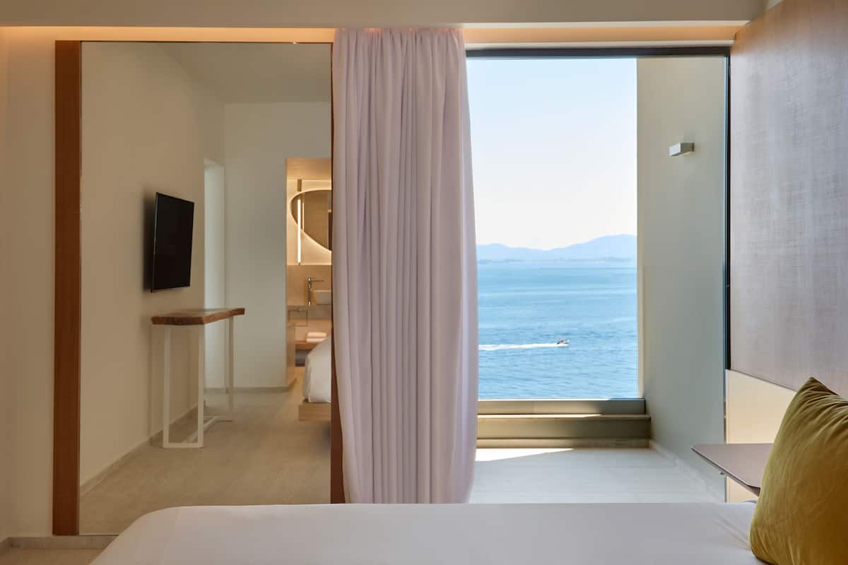 One Bedroom Suite Sea View | 1 Schlafzimmer, kostenlose Minibar, Zimmersafe, Schreibtisch