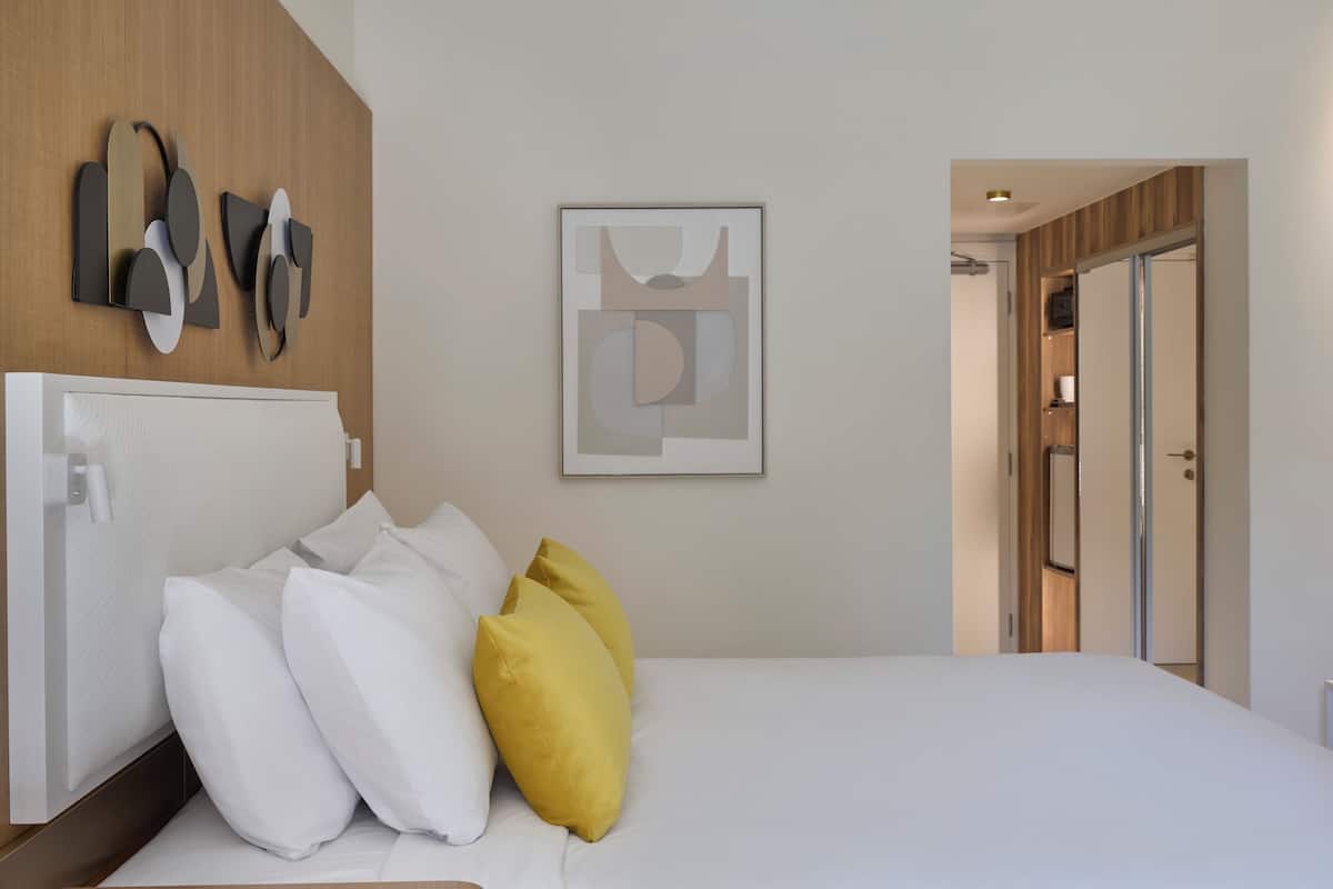 1 Schlafzimmer, kostenlose Minibar, Zimmersafe, Schreibtisch