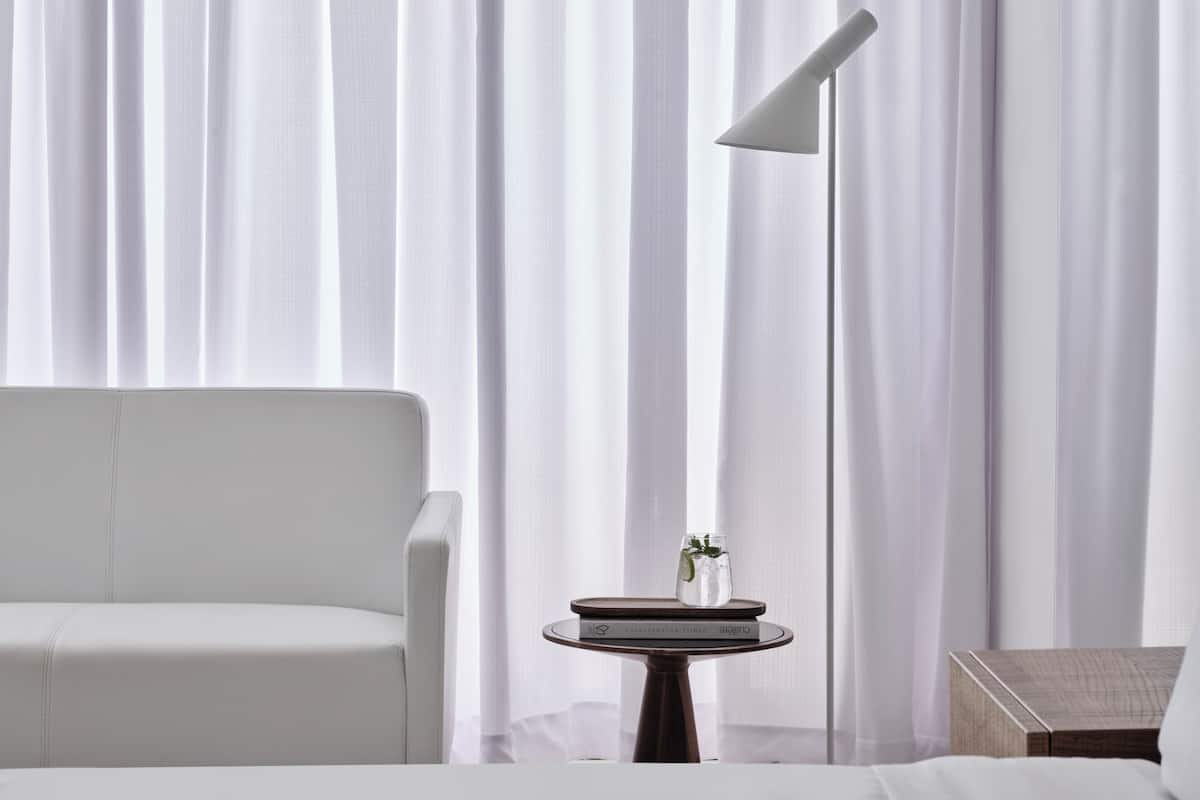 32-Zoll-Flachbildfernseher mit Satellitenempfang, Fernseher