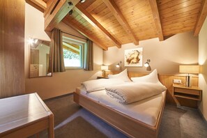 4 bedrooms, iron/ironing board, travel cot, WiFi