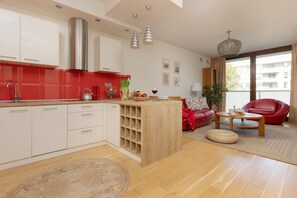 Dishwasher, cookware/dishes/utensils