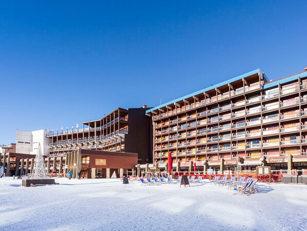 Unclassified image, 1 of 22, button