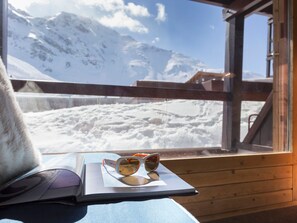 Unclassified image, 3 of 22, button