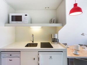 Refrigerador, microondas, parrilla de estufa y lavavajillas 