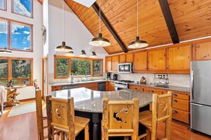 Fridge, microwave, oven, stovetop - Aspen Escape by Destination Big Bear: Incredible Views and Game Table. Close to Bear Mountain and the Zoo! EV Charger! (Big Bear Lake CA)