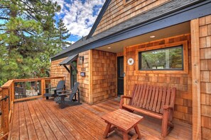 Terrace/patio - Aspen Escape by Destination Big Bear: Incredible Views and Game Table. Close to Bear Mountain and the Zoo! EV Charger! (Big Bear Lake CA)