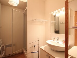 Bathroom - 2-bedroom with terrace, 2 parkings in Mont-Dore (Mont-Dore)