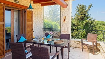 Villa | Terrace/patio