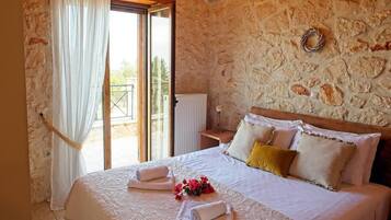 Villa | 3 bedrooms, iron/ironing board, free WiFi, bed sheets