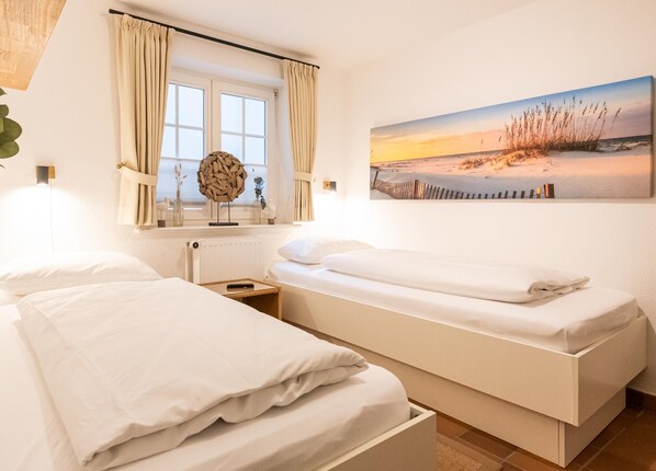 2 bedrooms, iron/ironing board, free WiFi