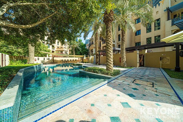 Outdoor pool - KOHH – 1BR in Zanzebeel (Dubai)