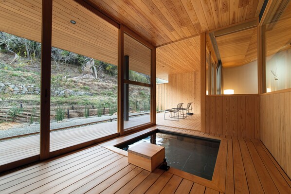 Free minibar, in-room safe, desk, laptop workspace - Naoshima Ryokan (Naoshima)