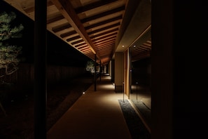 Interior entrance - Naoshima Ryokan (Naoshima)