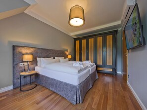 3 Schlafzimmer, Schreibtisch, Bügeleisen/Bügelbrett, WLAN