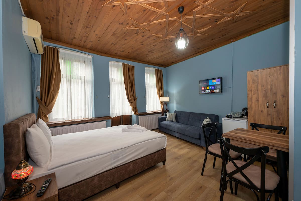 Camera Deluxe | Biancheria da letto di alta qualità, ferro/asse da stiro, Wi-Fi gratuito