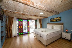 Chambre Deluxe | Literie de qualité, fer et planche à repasser, accès au Wi-Fi (inclus)