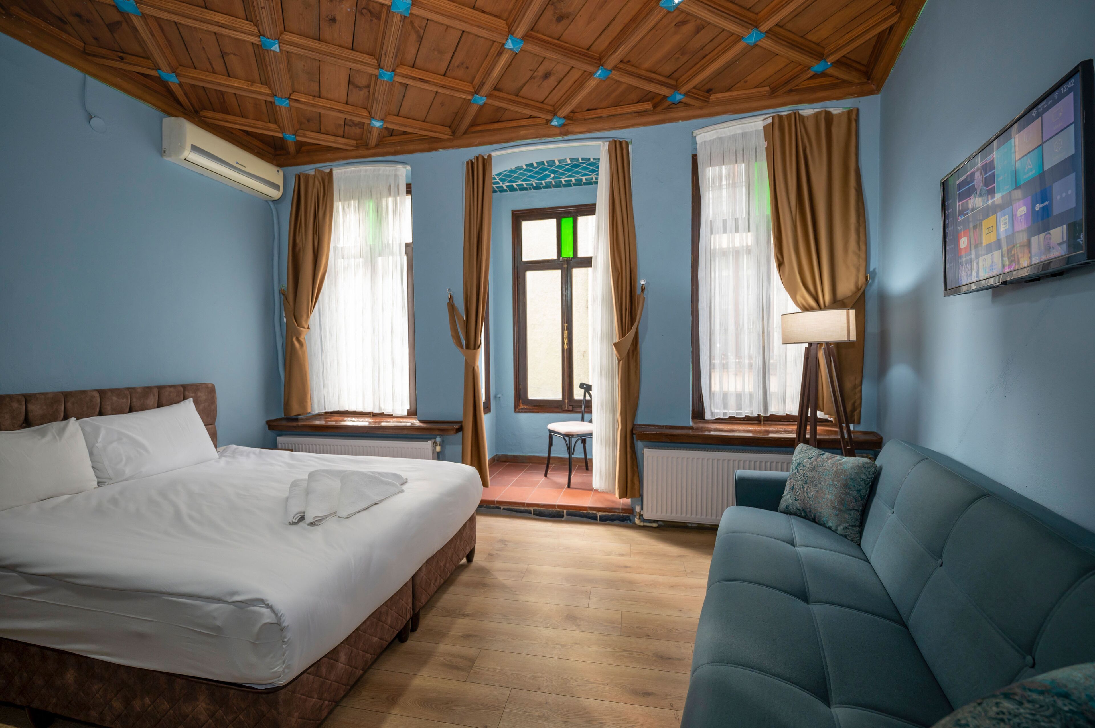 Deluxe Room | Premium bedding, iron/ironing board, free WiFi, bed sheets