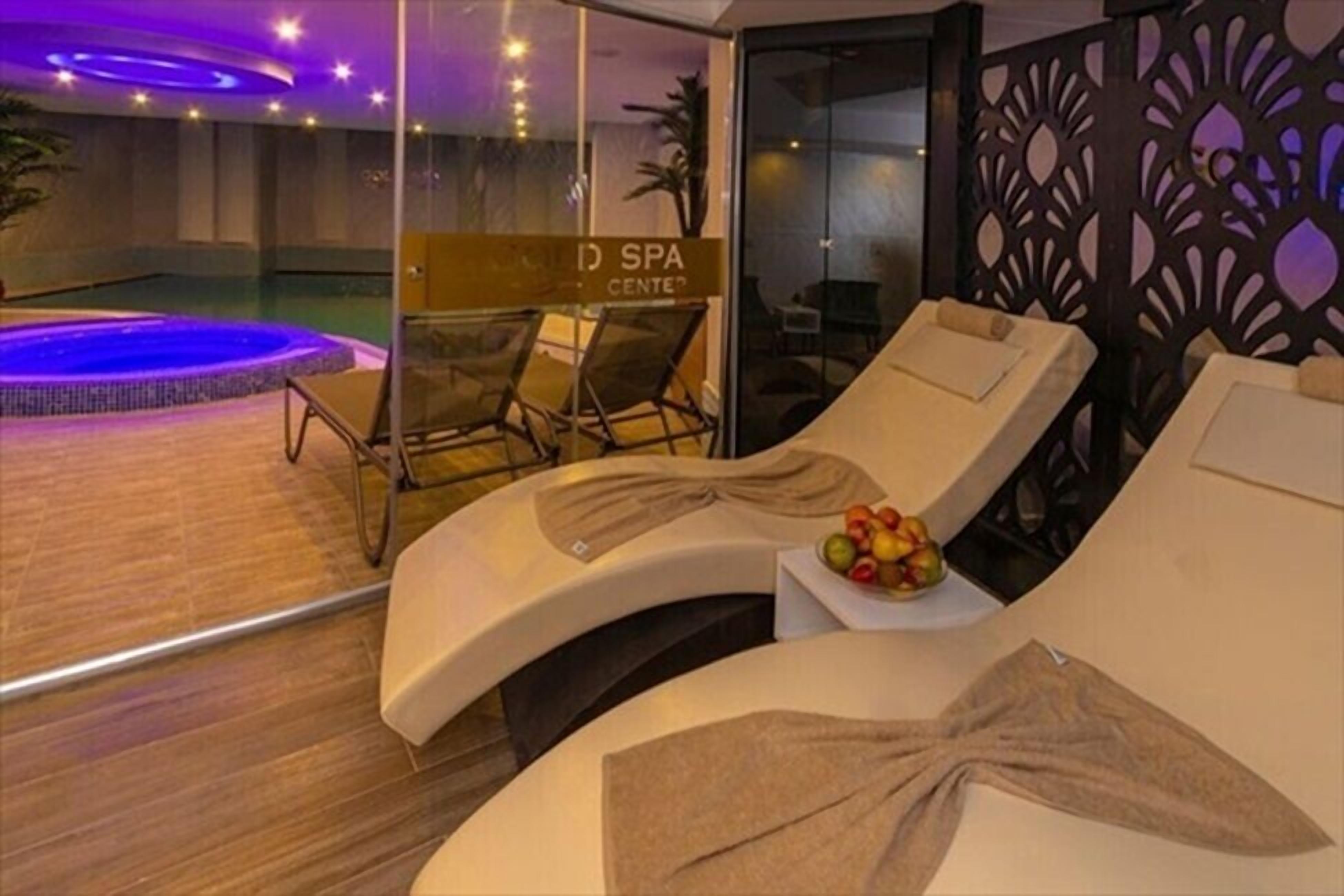 Hot tub, steam room, massages