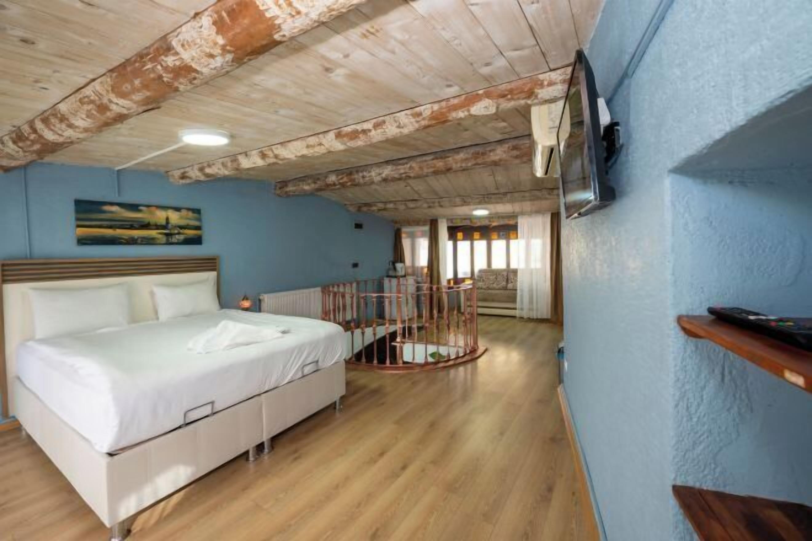 Premium bedding, iron/ironing board, free WiFi, bed sheets