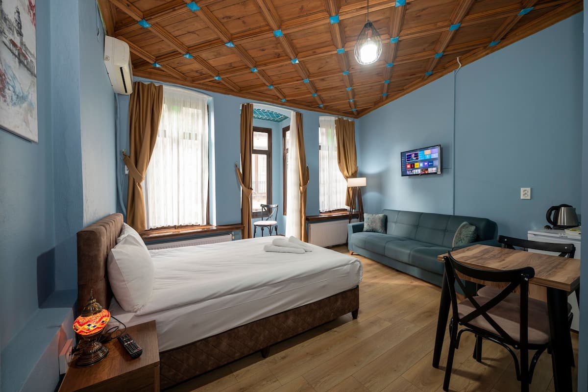 Camera Deluxe | Biancheria da letto di alta qualità, ferro/asse da stiro, Wi-Fi gratuito