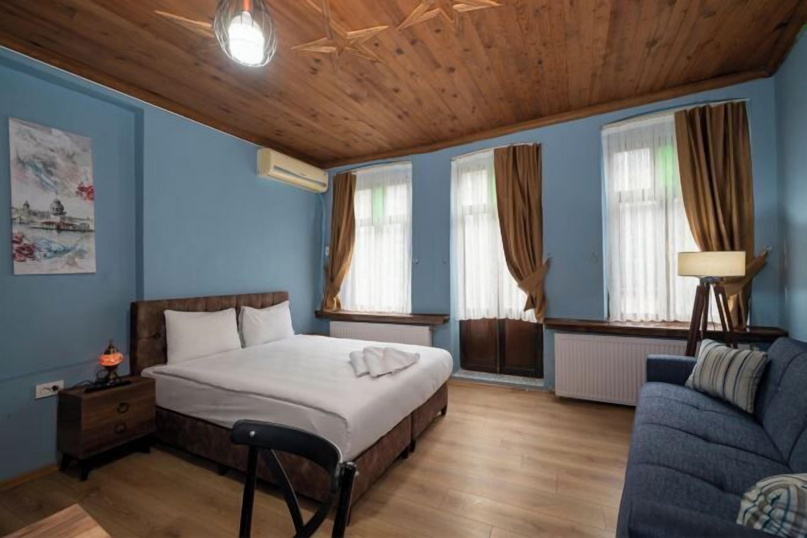 Premium bedding, iron/ironing board, free WiFi, bed sheets