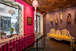 Lobby sitting area - Taksim Antique Hotel (Istanbul)