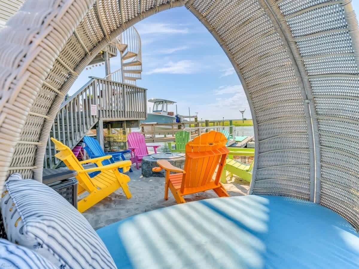 Relax around the Breeo fire pit with comfortable Adirondack seating and bay breezes.