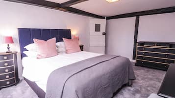 Cottage | 2 bedrooms, individually decorated, individually furnished, free WiFi