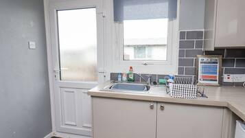 Cottage | Private kitchen | Fridge, electric kettle, cookware/dishes/utensils