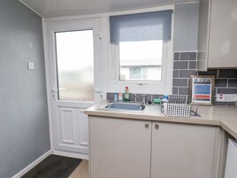 Cottage | Private kitchen | Fridge, electric kettle, cookware/dishes/utensils