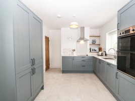 Refrigerador, lavavajillas, tetera/pava eléctrica, tostadora