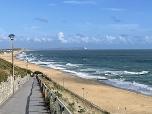 Beach - Luxury Flat Just Minutes From the Beach & High st (Bournemouth)