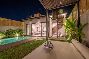 Luxury Villa | Terrace/patio