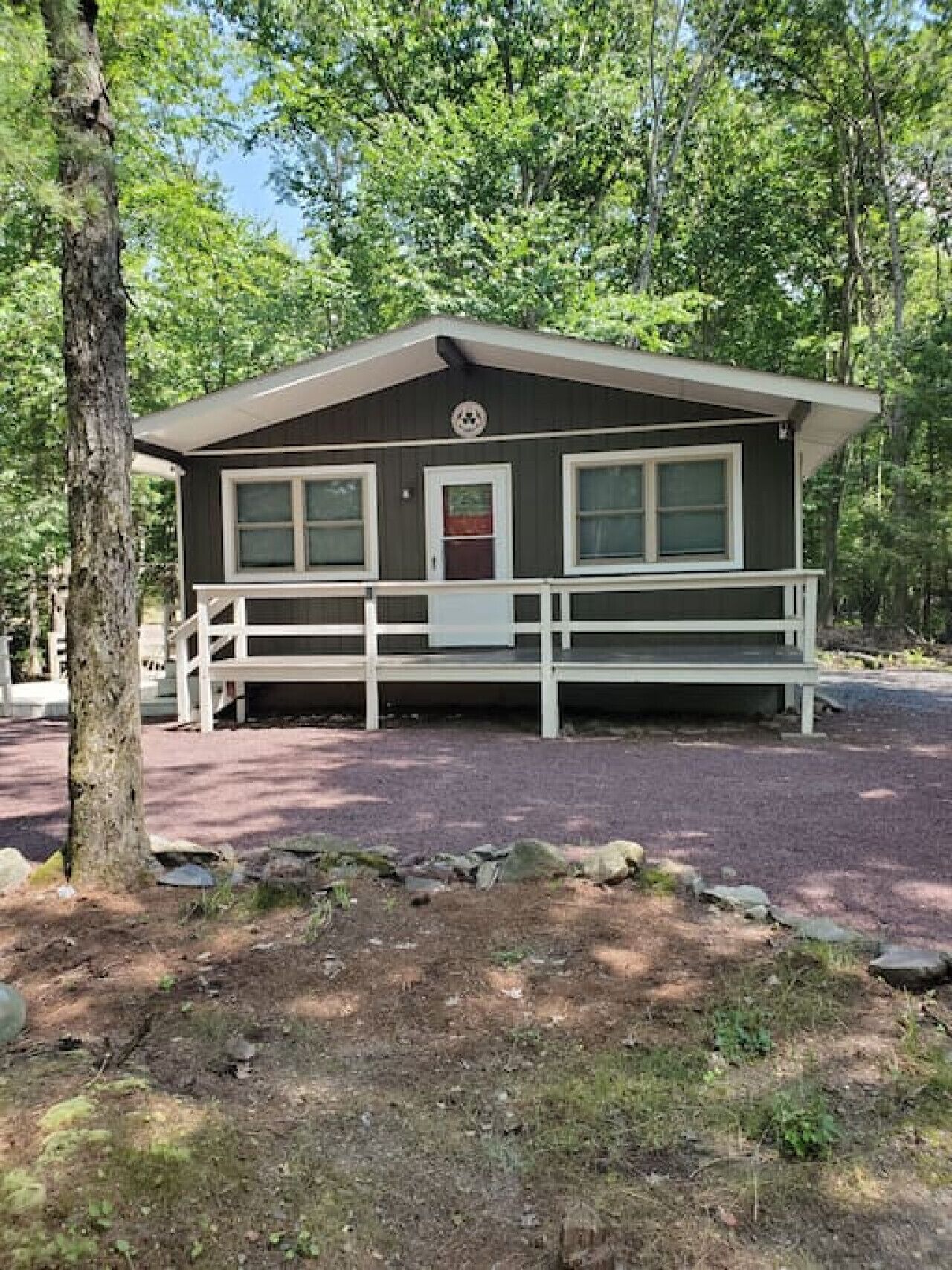 Cheerful 2 BDRM Bungalow, 5-10 MIN walk to Lake