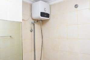 Apartment, 1 Bedroom | Bathroom | Shower, free toiletries, towels, soap - Nice And Homey 1Br At Maple Park Sunter Apartment (Jakarta)