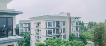 Spacious And Homey 2Br At Asatti Apartment