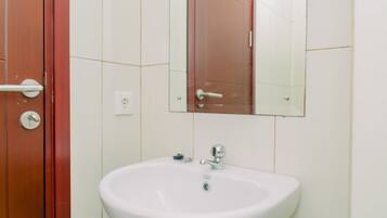 Apartemen, 2 kamar tidur | Kamar mandi | Shower, perlengkapan mandi gratis, handuk, dan sabun