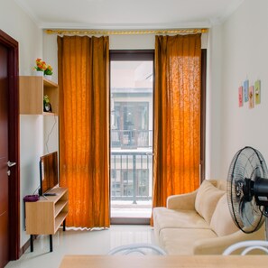 Appartement, 2 chambres | Coin séjour | Télévision
