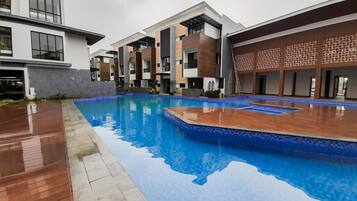 Kolam renang outdoor