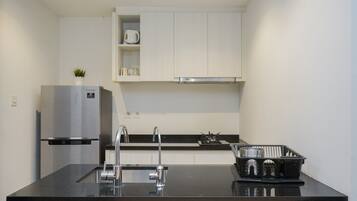 Apartment, 1 Bedroom | Private kitchen | Fridge, stovetop, cookware/dishes/utensils, dining tables