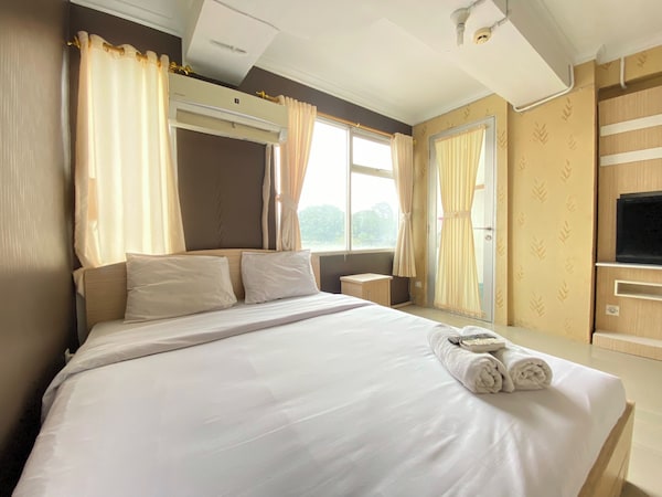 Spacious And Serene Studio Room Apartment At Jarrdin Cihampelas - Bandung
