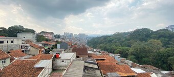 Spacious And Serene Studio Room Apartment At Jarrdin Cihampelas