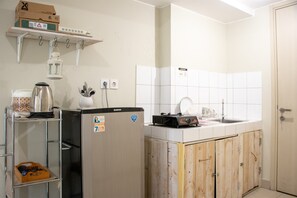 Apartment, 2 Bedrooms | Private kitchen | Fridge, cookware/dishes/utensils