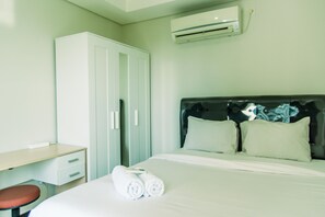 Deluxe Apartment, 2 Bedrooms | 2 bedrooms, individually decorated, individually furnished