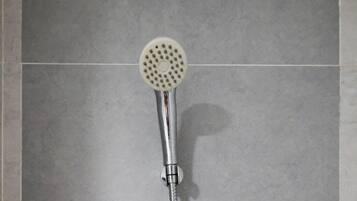 Departamento | Baño | Regadera, amenidades de baño gratuitas, toallas