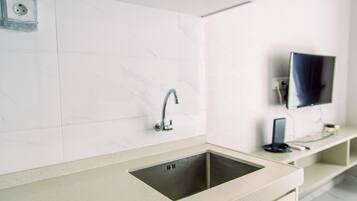 Apartemen | Dapur pribadi | Lemari es, kompor, dan peralatan masak/sendok-piring