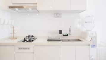 Apartment, 2 Bedrooms | Private kitchen | Fridge, microwave, stovetop, cookware/dishes/utensils