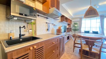 Apartment, 2 Bedrooms | Private kitchen | Fridge, cookware/dishes/utensils